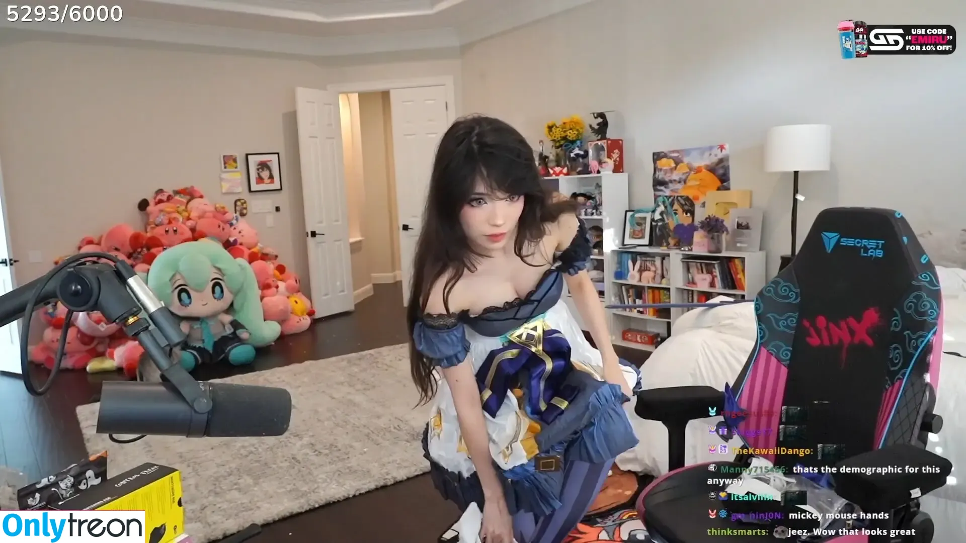 Emiru nude photo #1789 (emiru.jpg)