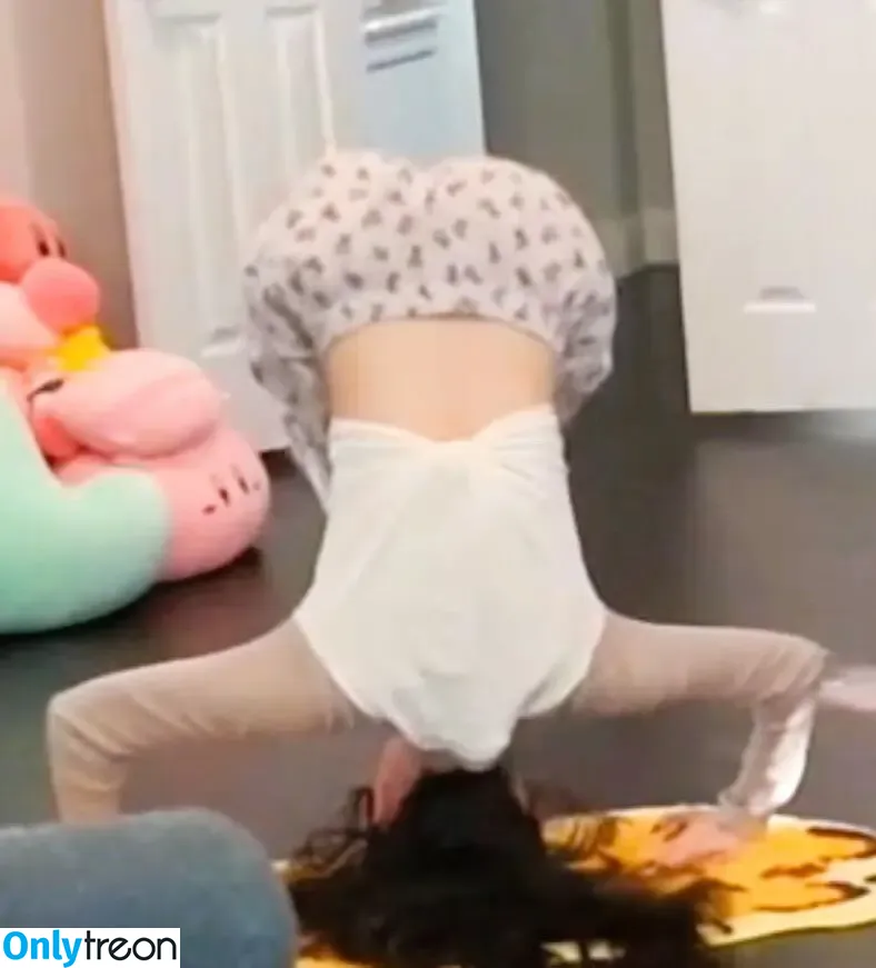 Emiru nude photo #1849 (emiru.jpg)