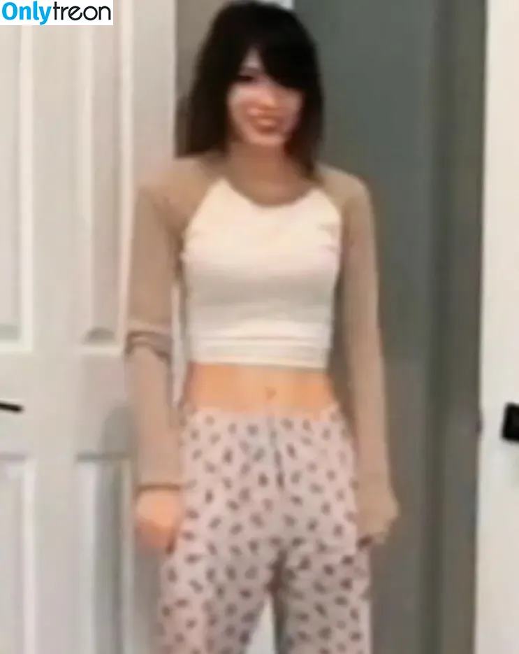 Emiru nude photo #1852 (emiru.jpg)
