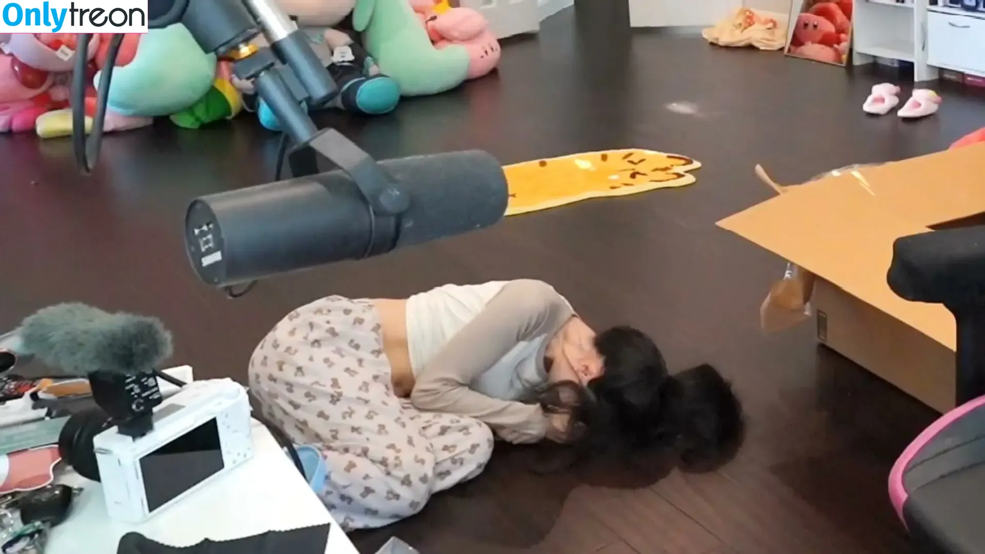 Emiru nude photo #1855 (emiru.jpg)