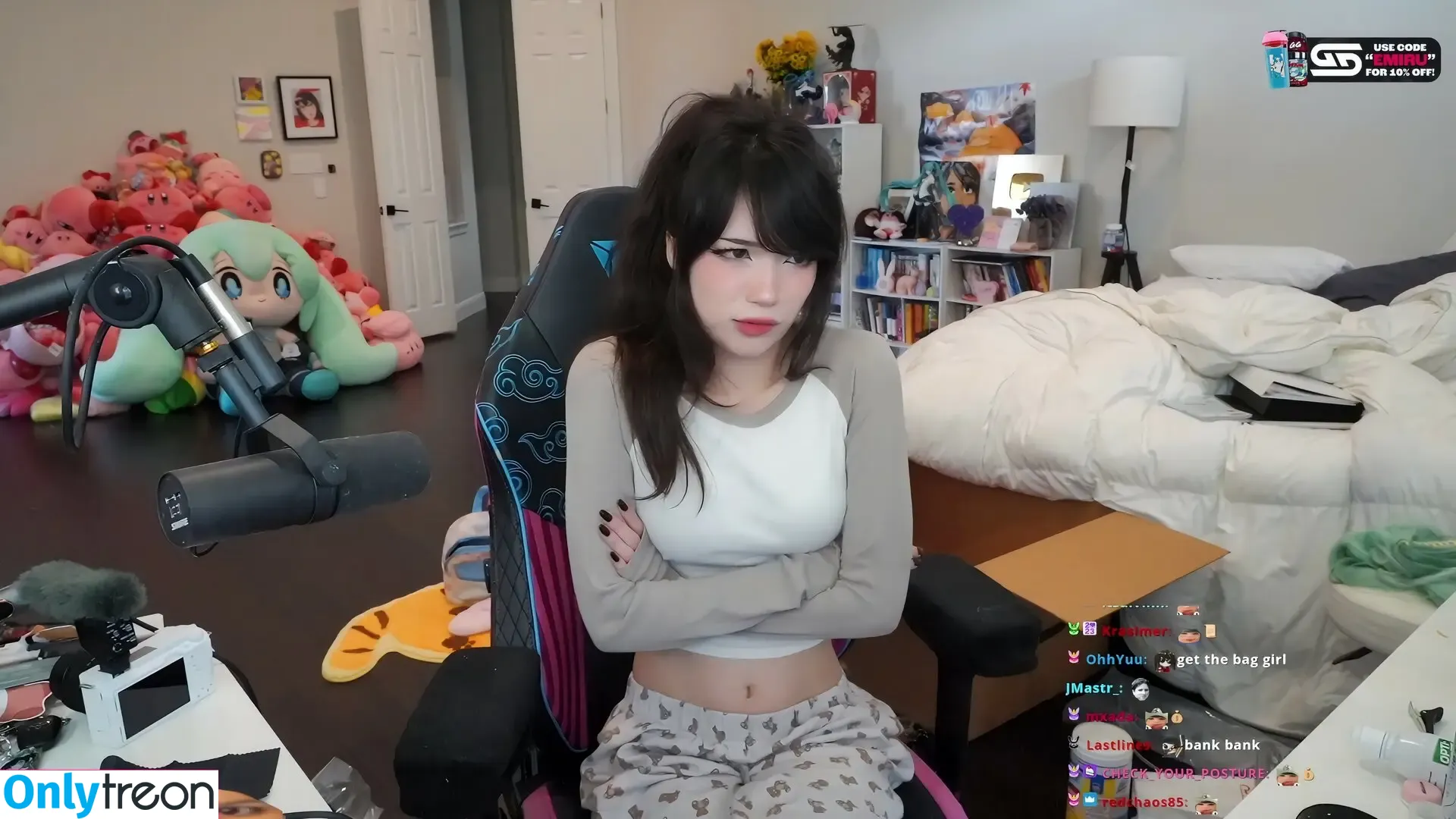 Emiru nude photo #1922 (emiru.jpg)