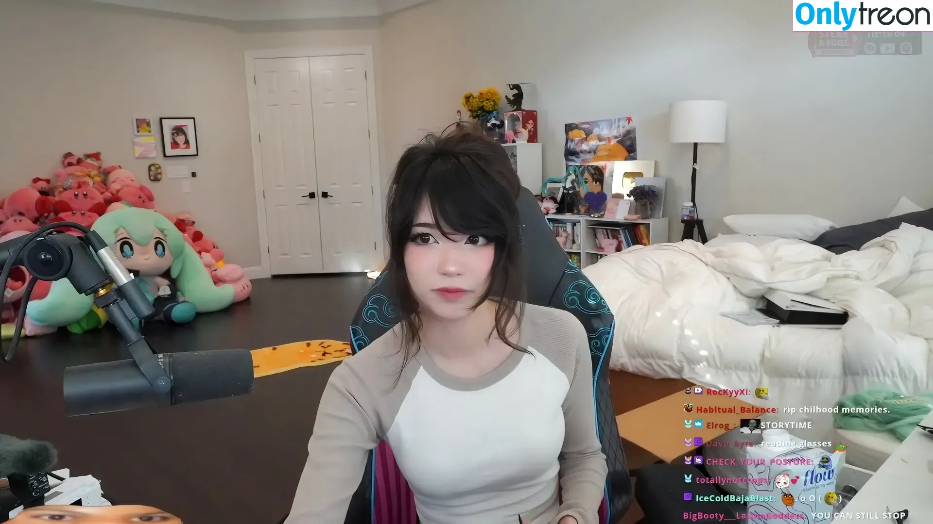 Emiru nude photo #1924 (emiru.jpg)
