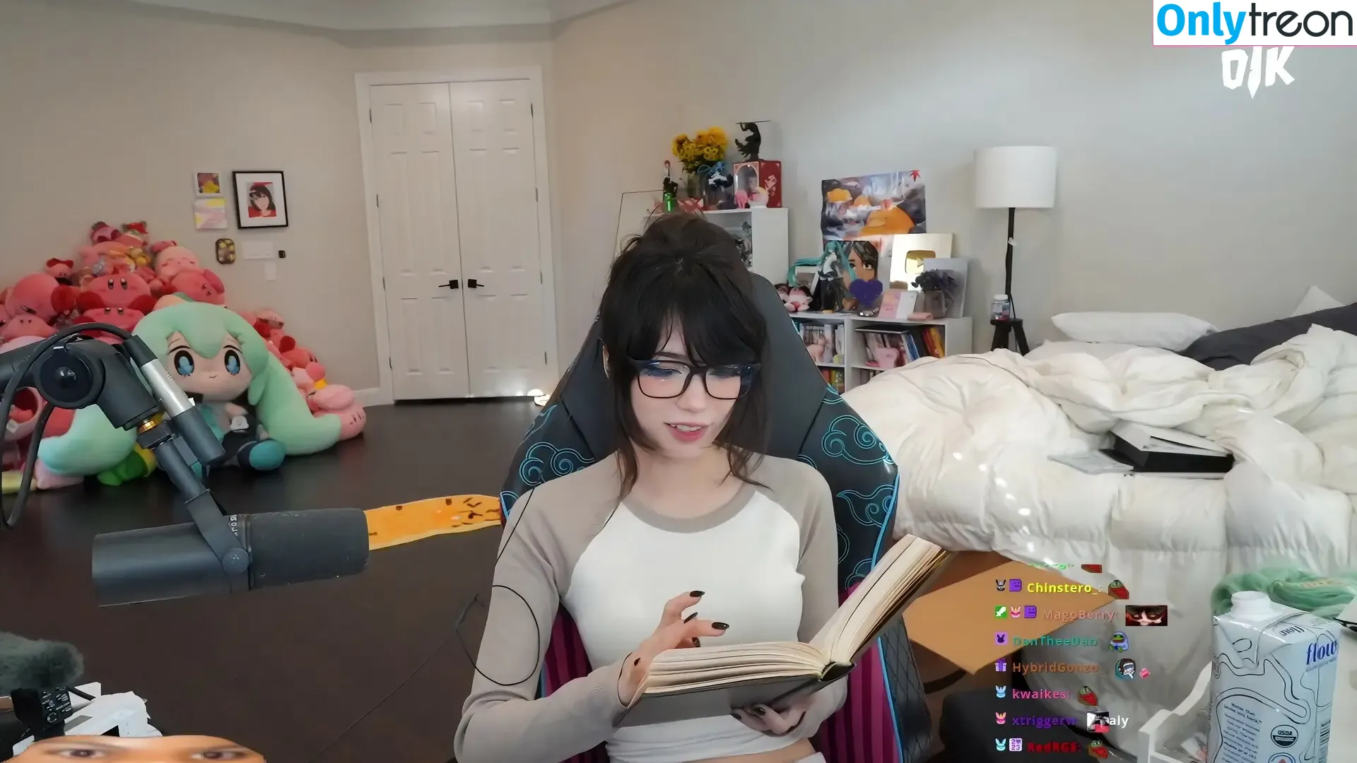 Emiru nude photo #1925 (emiru.jpg)