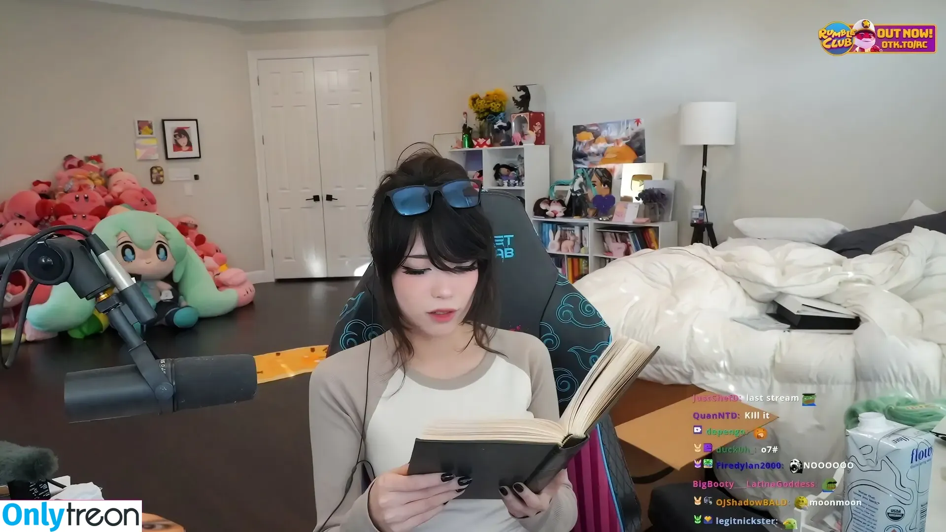 Emiru nude photo #1926 (emiru.jpg)