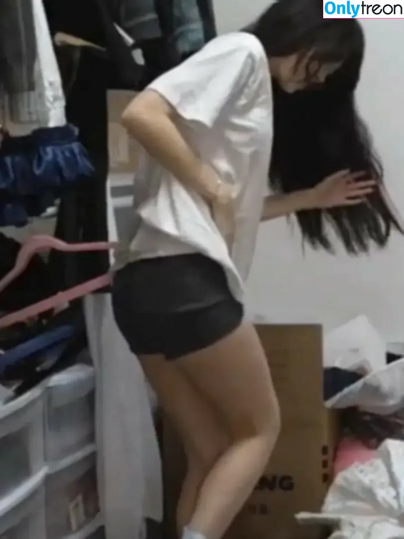 Emiru nude photo #1951 (emiru.jpg)