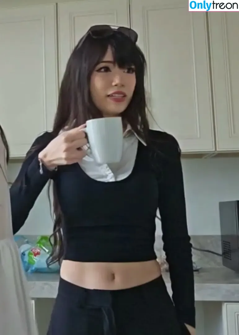 Emiru nude photo #2030 (emiru.jpg)