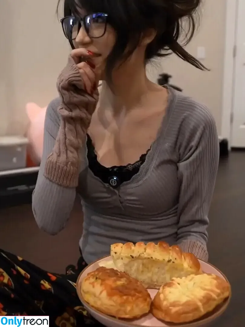 Emiru nude photo #2439 (emiru.jpg)