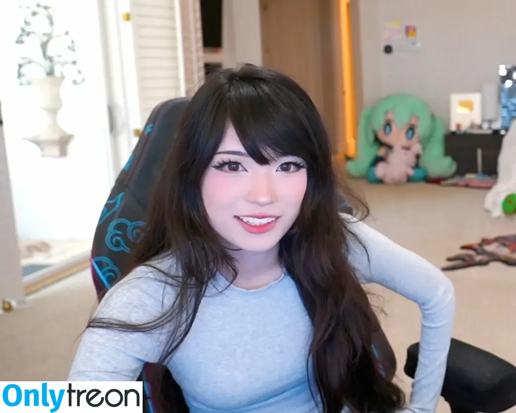 Emiru nude photo #2698 (emiru.jpg)
