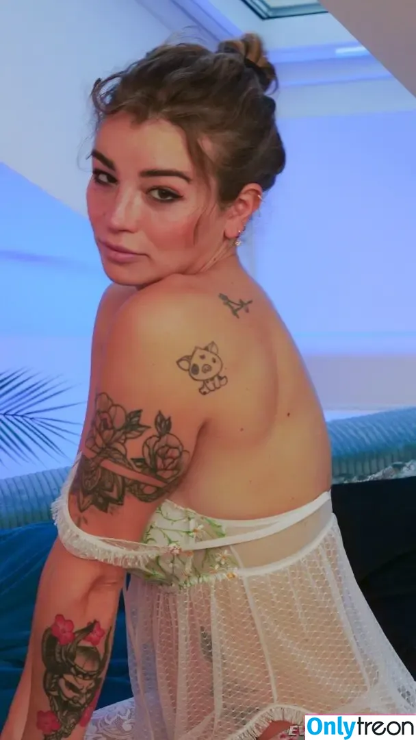 Emma nude photo #0073 (emmaahall5 / emmaburzy / theofficial_emma_)