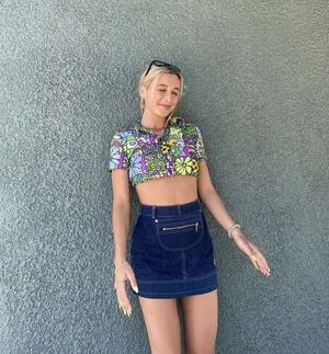 Emma Chamberlain / emmachamberlain nude photo #0007