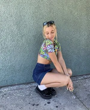 Emma Chamberlain / emmachamberlain nude photo #0008