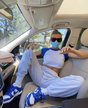 Emma Chamberlain / emmachamberlain nude photo #0010