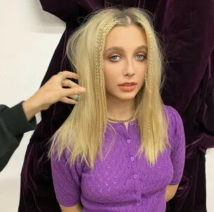 Emma Chamberlain / emmachamberlain nude photo #0016