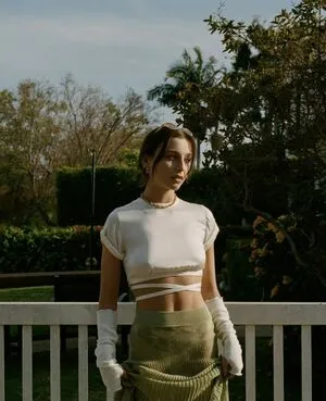 Emma Chamberlain / emmachamberlain nude photo #0033
