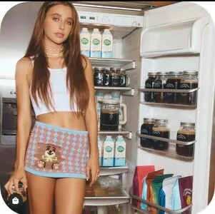 Emma Chamberlain / emmachamberlain nude photo #0050