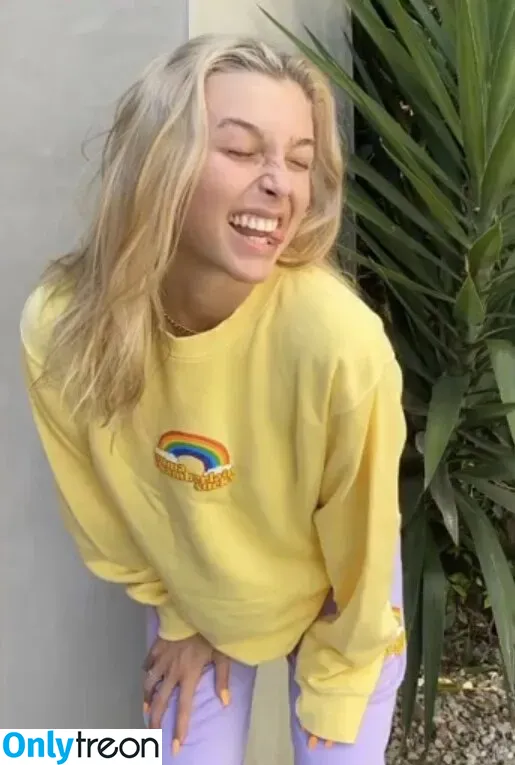 Emma Chamberlain nude photo #0002 (emmachamberlain)