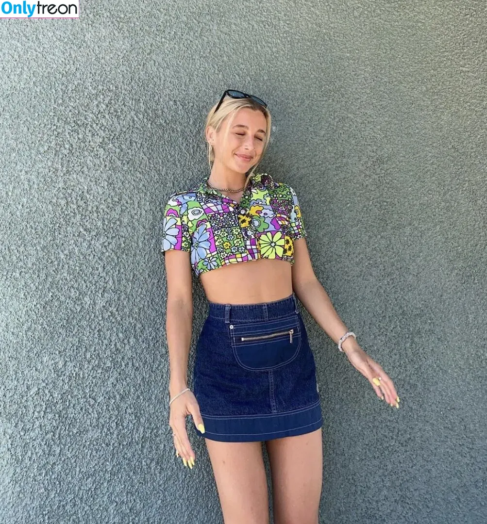 Emma Chamberlain nude photo #0007 (emmachamberlain)