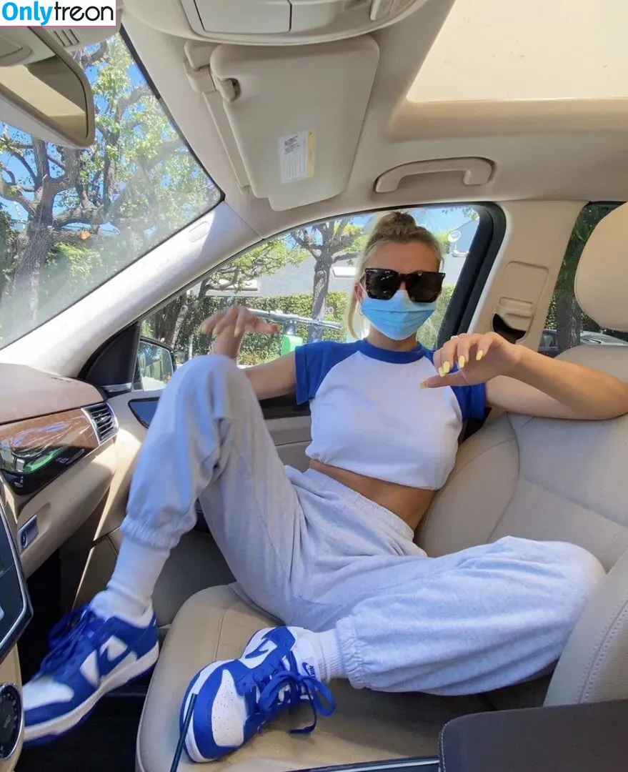 Emma Chamberlain nude photo #0010 (emmachamberlain)