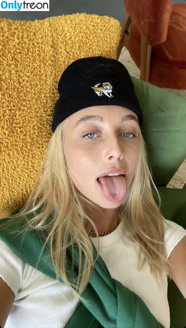 Emma Chamberlain nude photo #0017 (emmachamberlain)