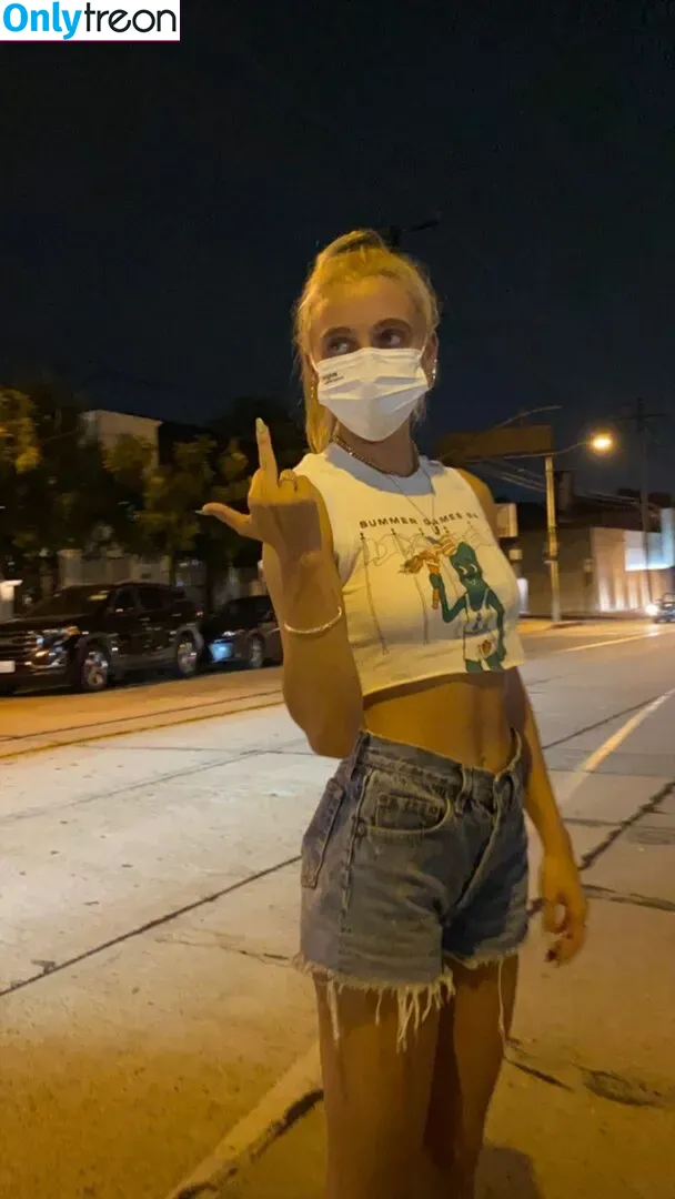 Emma Chamberlain nude photo #0018 (emmachamberlain)