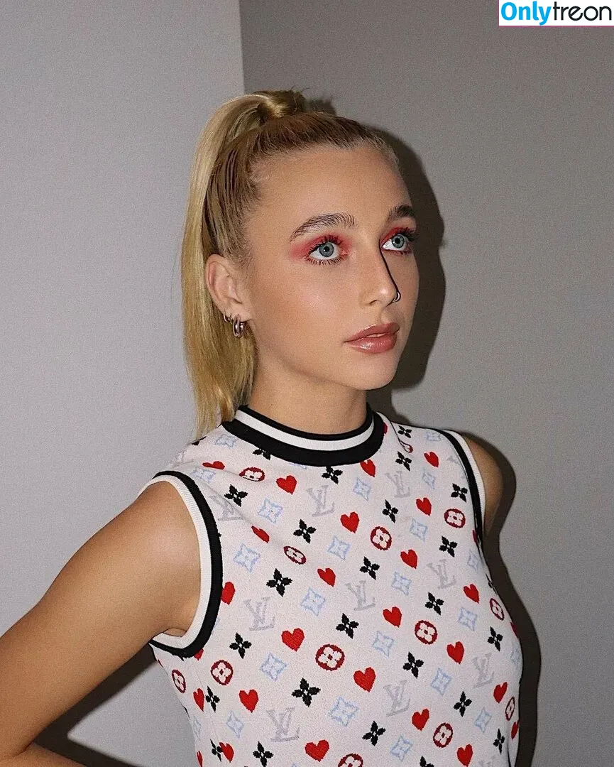 Emma Chamberlain nude photo #0026 (emmachamberlain)