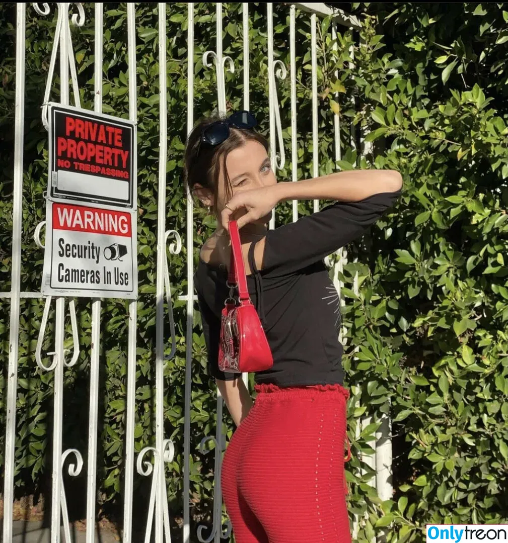 Emma Chamberlain nude photo #0029 (emmachamberlain)