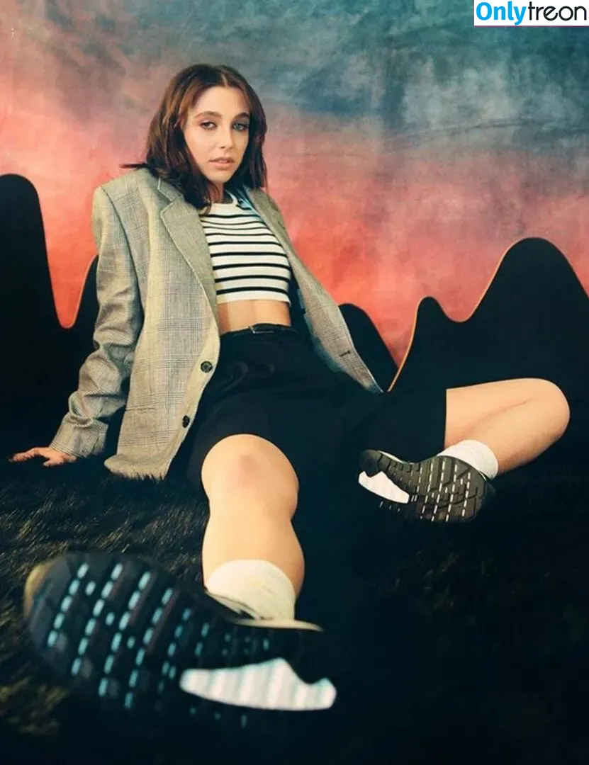 Emma Chamberlain nude photo #0032 (emmachamberlain)