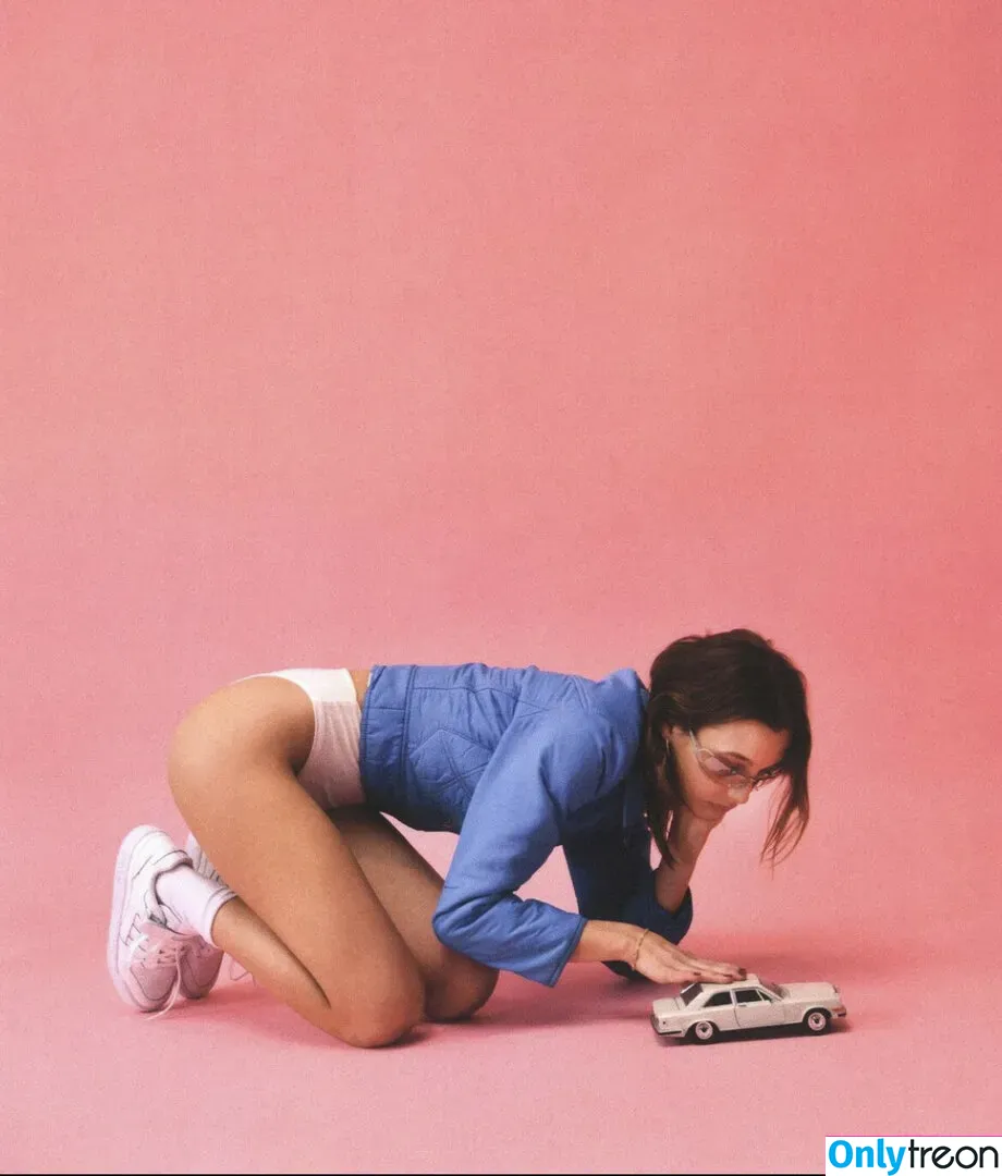 Emma Chamberlain nude photo #0054 (emmachamberlain)