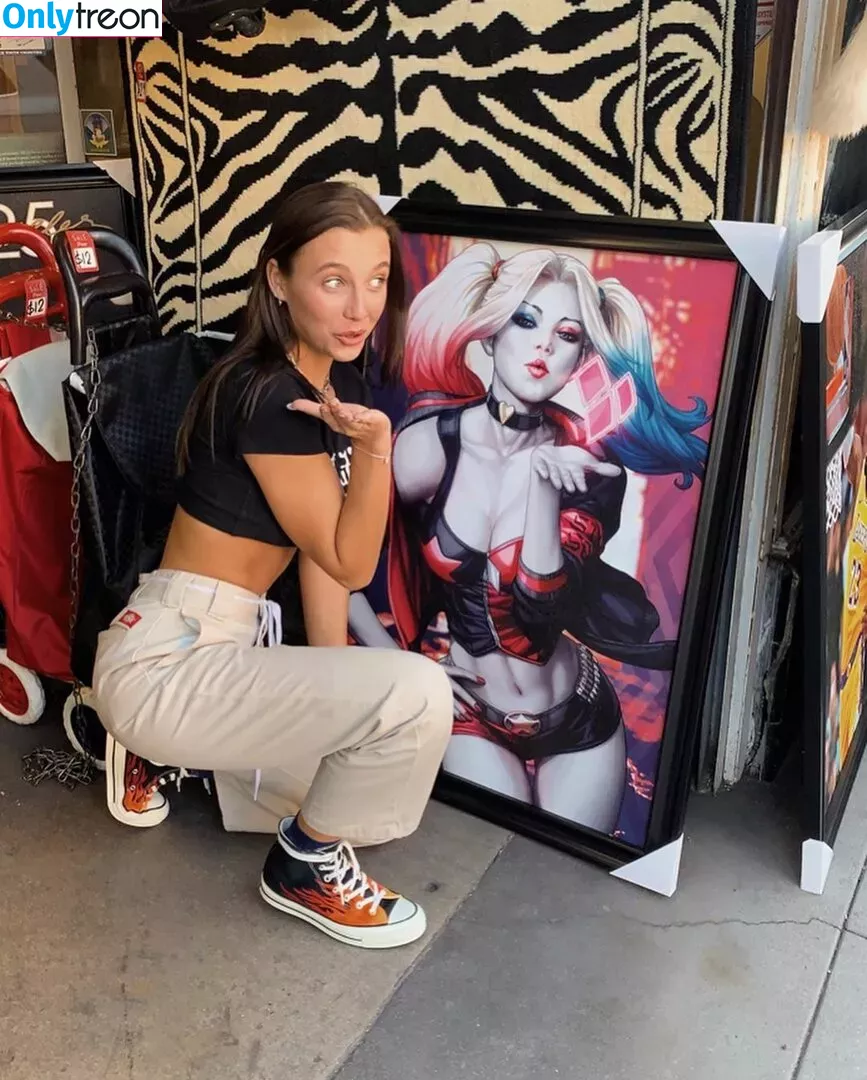 Emma Chamberlain nude photo #0224 (emmachamberlain)