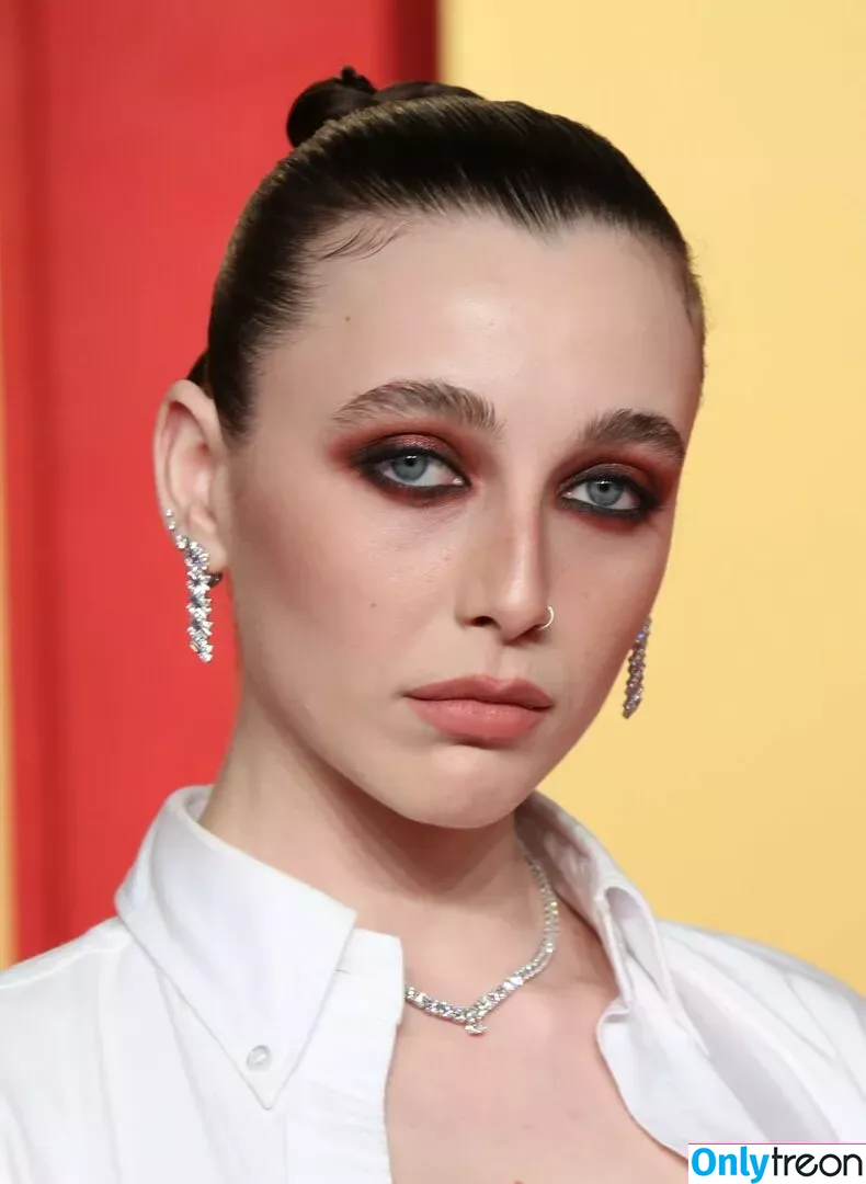 Emma Chamberlain nude photo #0256 (emmachamberlain)