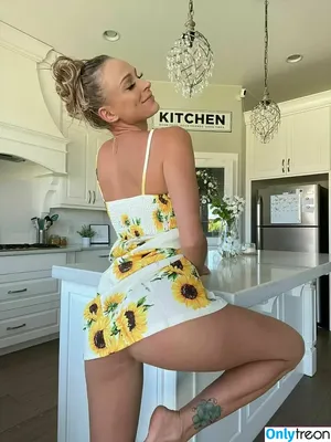 Emma Hix / EMMAHIXOFFICIAL / emmahix_xo nude photo #0246