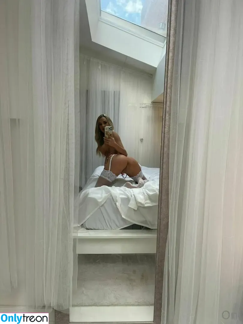 Emma Hix nude photo #0185 (EMMAHIXOFFICIAL / emmahix_xo)