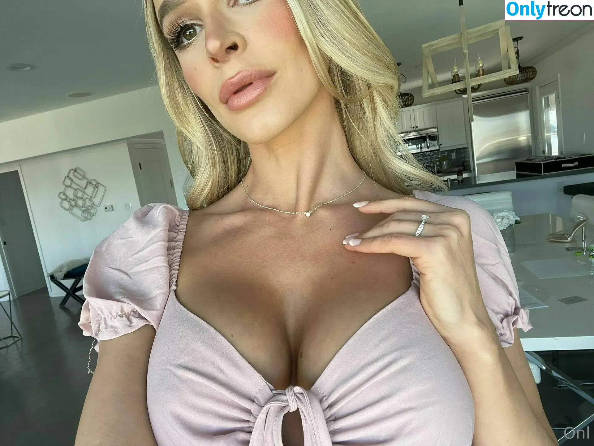 Emma Hix nude photo #0329 (EMMAHIXOFFICIAL / emmahix_xo)