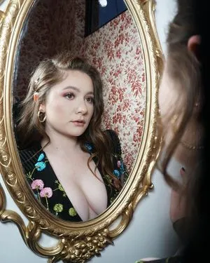 Emma Kenney / EmmaRoseKenney / emmakenney nude photo #0016