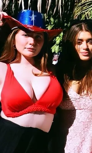 Emma Kenney / EmmaRoseKenney / emmakenney nude photo #0018