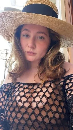 Emma Kenney / EmmaRoseKenney / emmakenney nude photo #0031