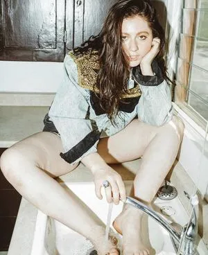 Emma Kenney / EmmaRoseKenney / emmakenney nude photo #0046