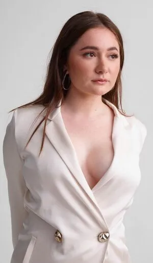 Emma Kenney / EmmaRoseKenney / emmakenney nude photo #0059