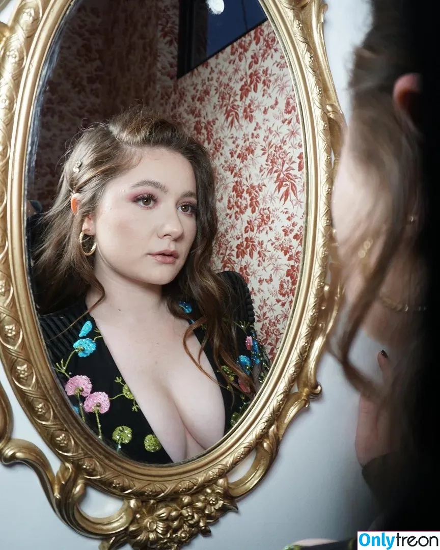 Emma Kenney nude photo #0016 (EmmaRoseKenney / emmakenney)
