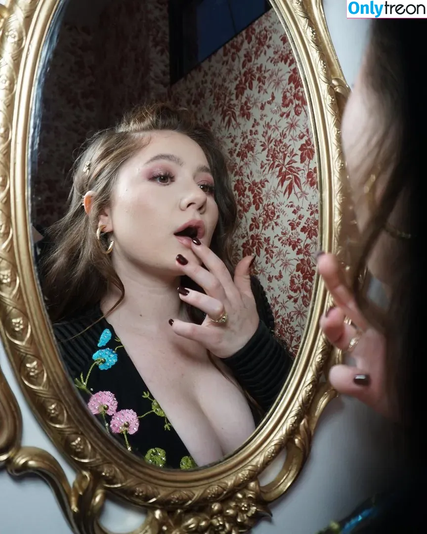Emma Kenney nude photo #0017 (EmmaRoseKenney / emmakenney)