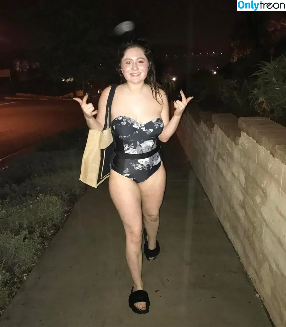 Emma Kenney nude photo #0023 (EmmaRoseKenney / emmakenney)