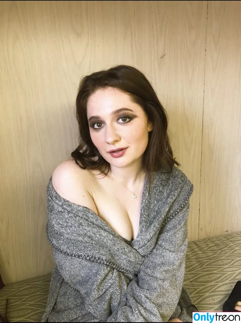 Emma Kenney nude photo #0033 (EmmaRoseKenney / emmakenney)