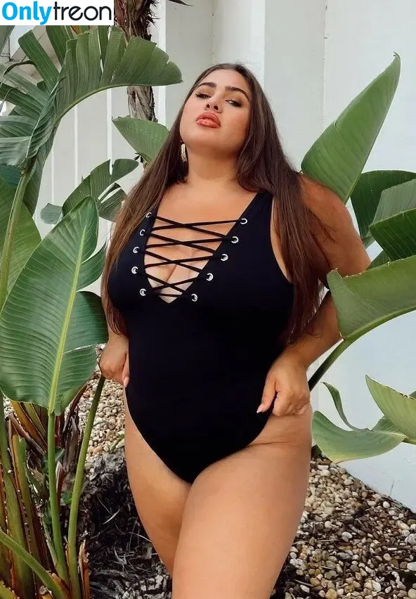 Emma Loney nude photo #0036 (emma.loney / mia743)