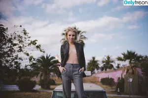 Emma Roberts / emmalee1996 / emmaroberts nude photo #0043