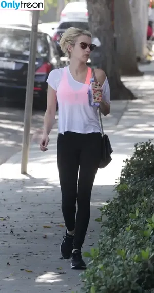 Emma Roberts / emmalee1996 / emmaroberts nude photo #0087