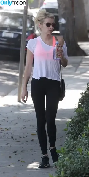 Emma Roberts / emmalee1996 / emmaroberts nude photo #0088