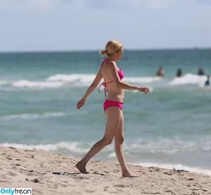 Emma Roberts / emmalee1996 / emmaroberts nude photo #0149