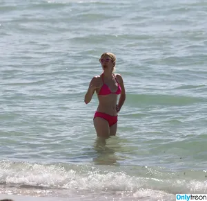 Emma Roberts / emmalee1996 / emmaroberts nude photo #0168