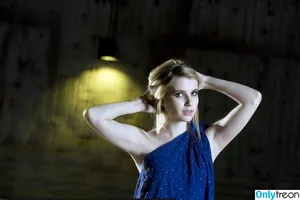 Emma Roberts / emmalee1996 / emmaroberts nude photo #0254