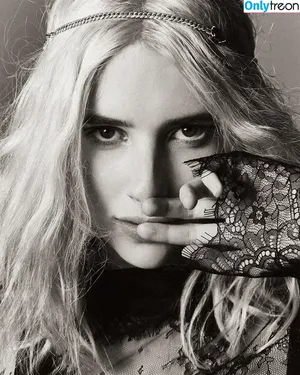 Emma Roberts / emmalee1996 / emmaroberts nude photo #0265